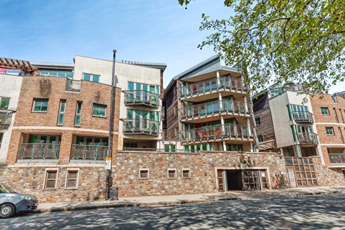 1 Bedroom Flat For Sale In Hotwell Road, Bristol, Somerset, BS8