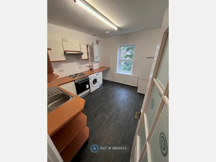 2 Bedroom Flat To Rent In Pembroke Road, Erith, DA8