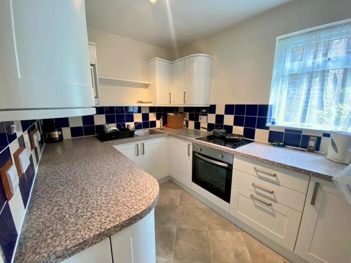 1 Bedroom Flat To Rent In Woking, Surrey, GU22
