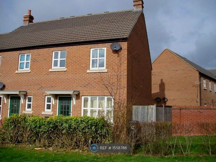 3 Bedroom Semi-Detached House To Rent In Massingham Park, Taunton, TA2