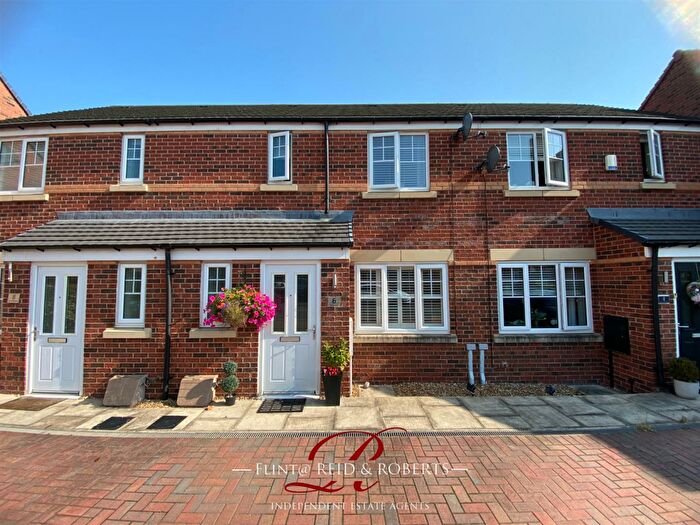 3 Bedroom Mews For Sale In Llys Garmon, Oakenholt, Flint, CH6