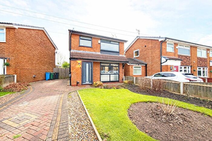 3 Bedroom Detached House For Sale In Rush Acre Close, Radcliffe, Manchester, M26