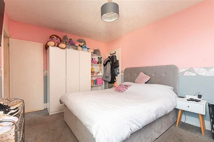3 Bedroom Terraced House For Sale In Beresford Road, Gillingham, Kent, ME7