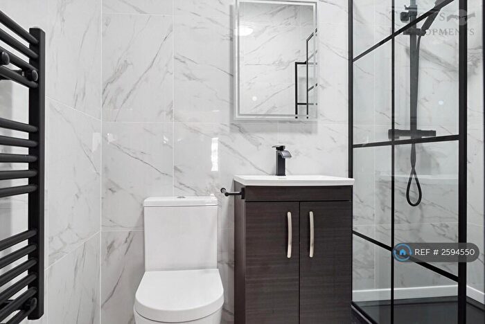 1 Bedroom Flat To Rent In Tudor House, Brighouse, HD6