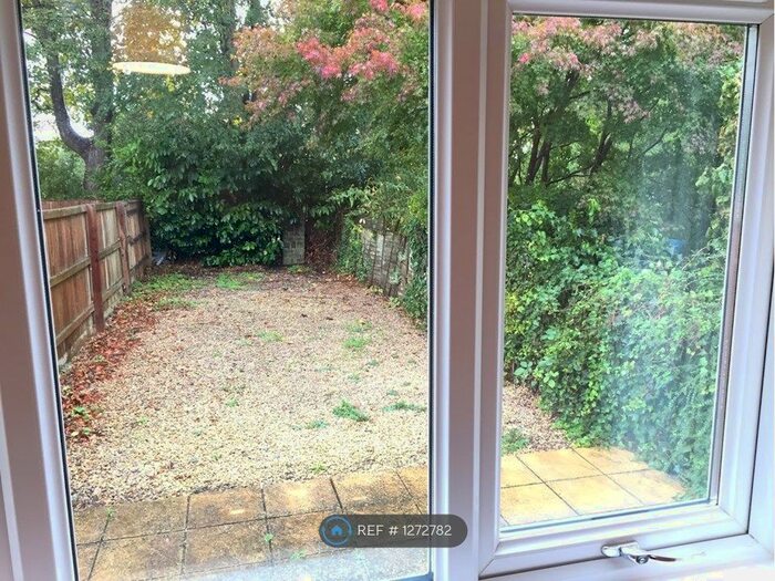 2 Bedroom Flat To Rent In Ashford Road, Swindon SN1