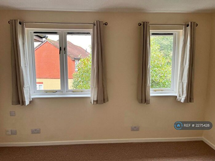 1 Bedroom Flat To Rent In Pettingrew Close, Walnut Tree, Milton Keynes, MK7