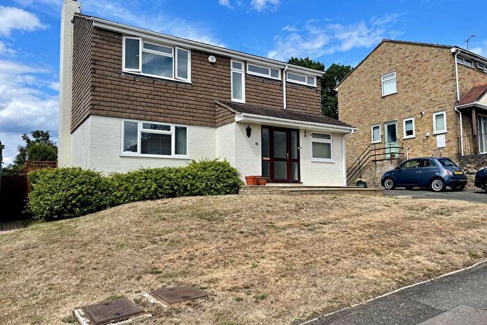 4 Bedroom Detached House For Sale In Oakhill, Claygate, KT10