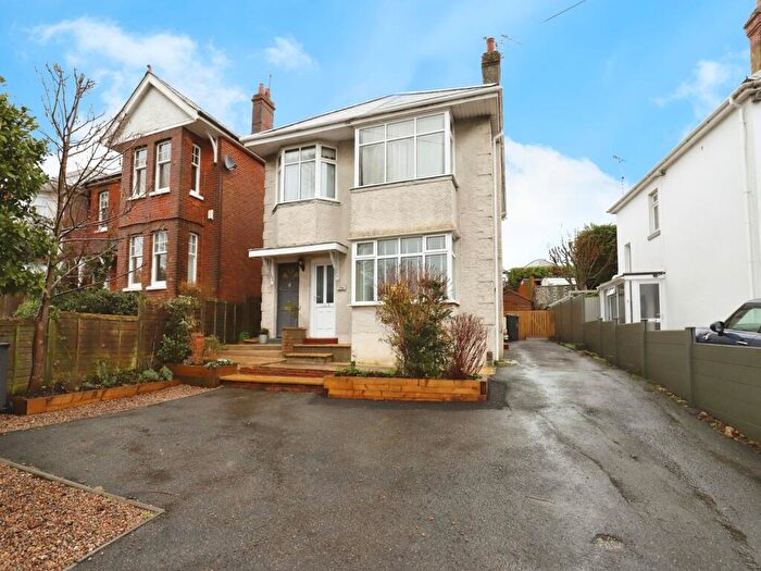 2 Bedroom Flat For Sale In Charminster Avenue, Bournemouth, Dorset, BH9