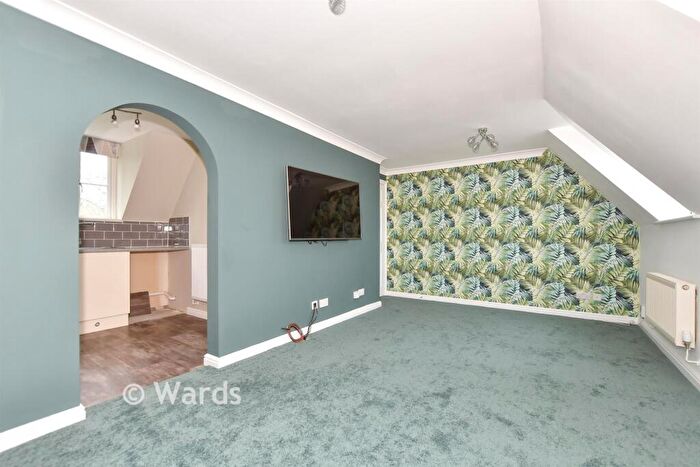 2 Bedroom Apartment For Sale In Sycamore Grange, Ramsgate, Kent, CT11