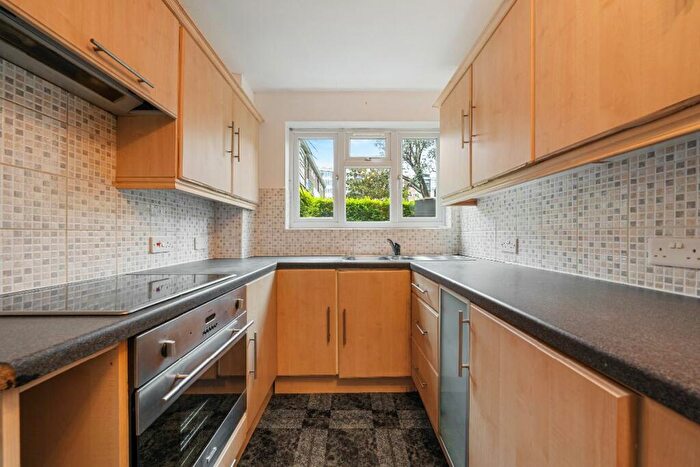 4 Bedroom Flat To Rent In Evelyn Court, Evelyn Walk, London, N1