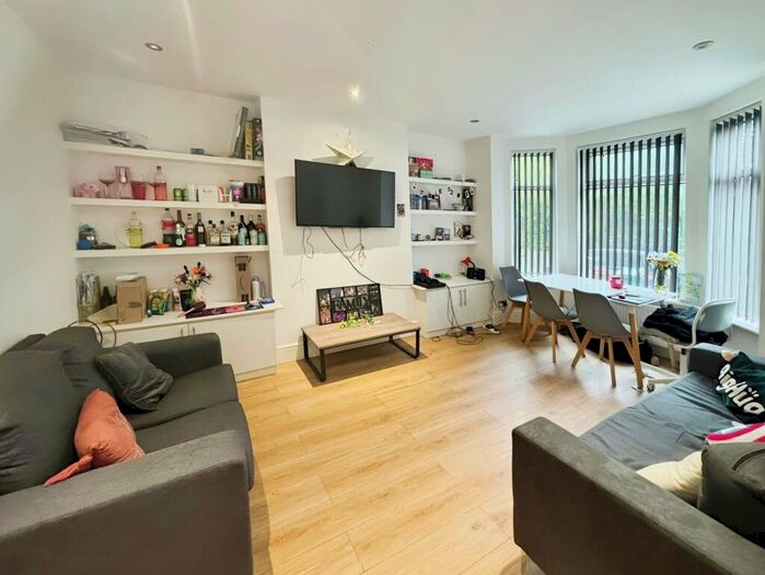 6 Bedroom End Of Terrace House To Rent In Acomb Street, Manchester, Greater Manchester, M15
