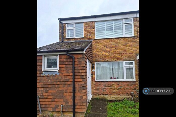 3 Bedroom Terraced House To Rent In Pinewood Park, Farnborough, GU14