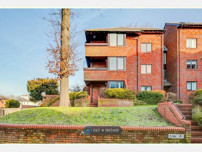 2 Bedroom Flat To Rent In Romeland Hill, St. Albans, AL3