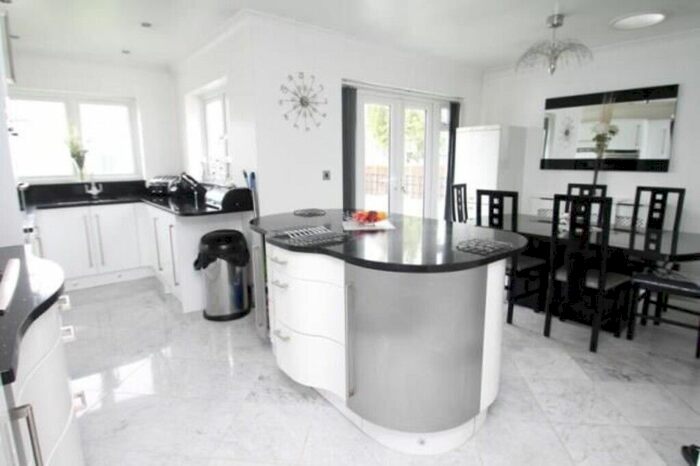 3 Bedroom End Of Terrace House To Rent In Rowan Crescent, London, SW16