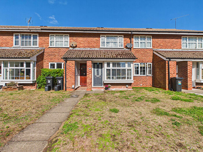 2 Bedroom Maisonette For Sale In Dunbar Drive, Woodley, Reading, RG5