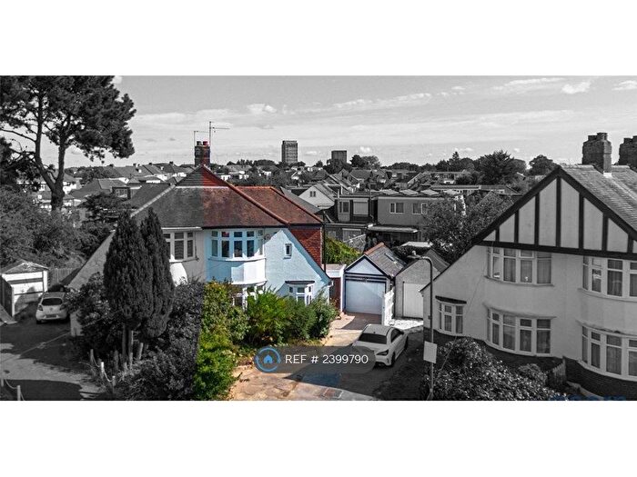 4 Bedroom Semi-Detached House To Rent In Doreen Avenue, London, NW9