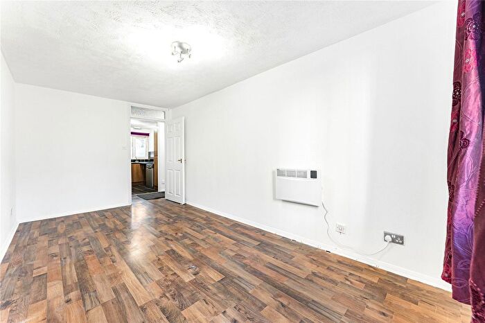 1 Bedroom Flat To Rent In Rainhill Way, London, E3