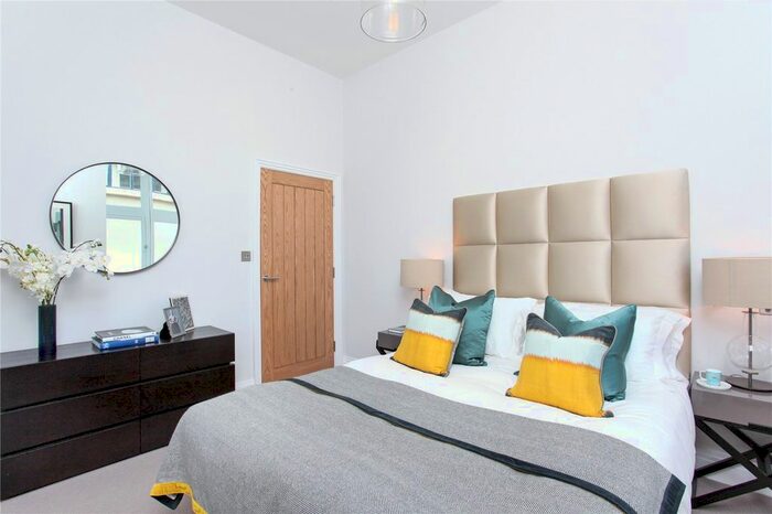 1 Bedroom Flat To Rent In Thames Street, Windsor, Berkshire, SL4