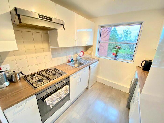 3 Bedroom Flat To Rent In Watlings Court, Norwich NR2