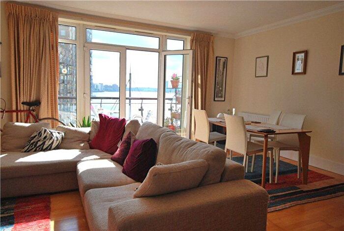 2 Bedroom Flat To Rent In Dunbar Wharf, - Narrow Street, E14