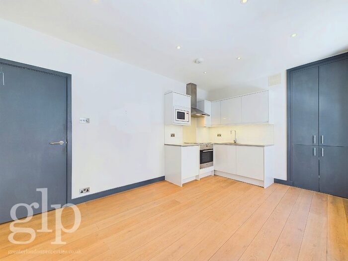 1 Bedroom Flat To Rent In Rupert Court, London, W1D