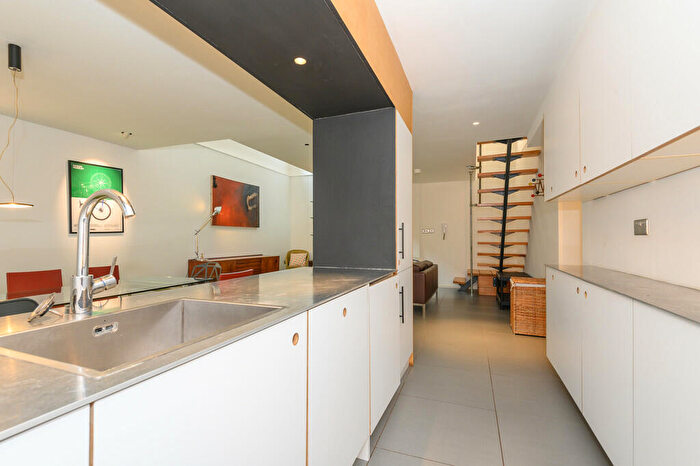 2 Bedroom Apartment For Sale In No Dock Street, LS10