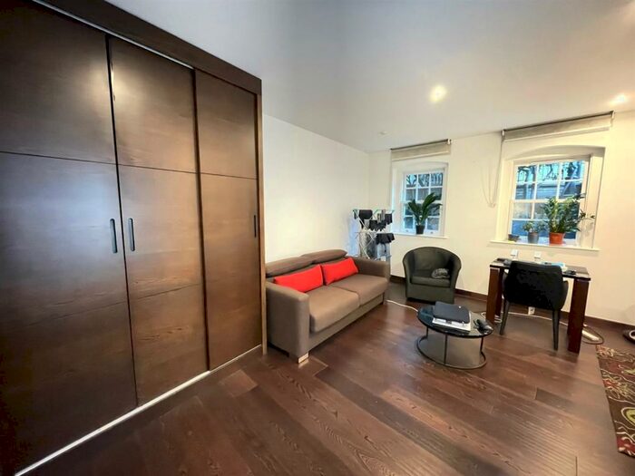 Apartment To Rent In Queen Victoria Terrace, Sovereign Court, Wapping, E1W