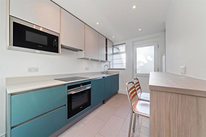 2 Bedroom Flat For Sale In Durham Close, London, SW20