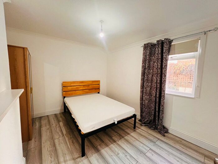 5 Bedroom End Of Terrace House To Rent In Mossford Street, London, E3