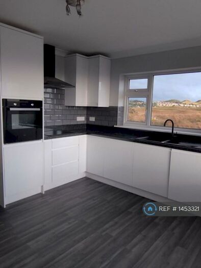 2 Bedroom Flat To Rent In Trinity Crescent, Llandudno, LL30
