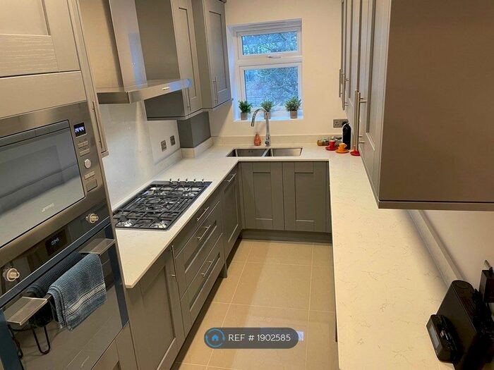 1 Bedroom Flat To Rent In Palace Grove, Bromley, BR1