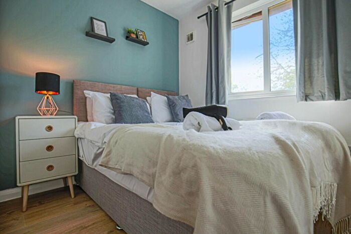 3 Bedroom House To Rent In Pimpernel Grove, Milton Keynes, Buckinghamshire, MK7