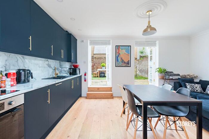 3 Bedroom Maisonette To Rent In Hackney Road, Broadway Market, London, E2