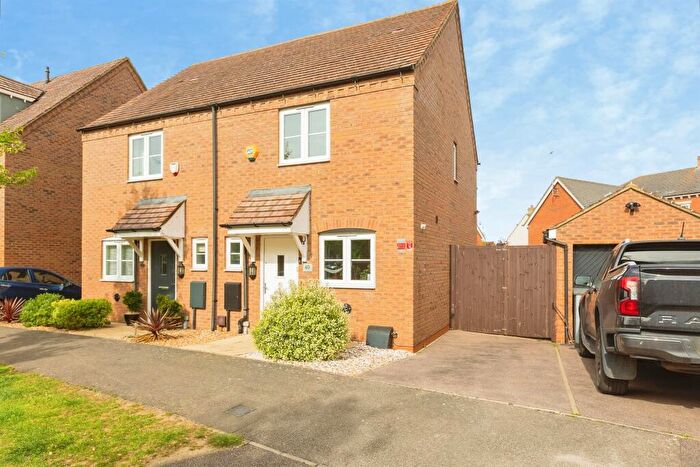 2 Bedroom Semi-Detached House For Sale In Plover Road, Leighton Buzzard, LU7