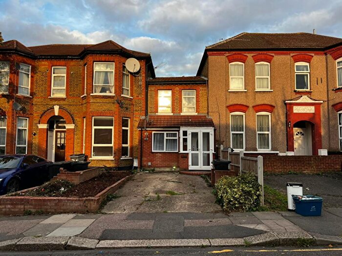 2 Bedroom Terraced House To Rent In Mansfield Road, Ilford, IG1