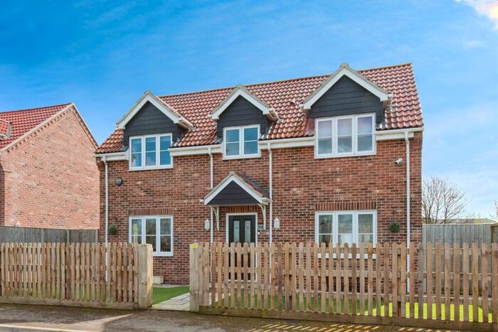 3 Bedroom Detached House For Sale In The Grove, Beck Row, Bury St. Edmunds, IP28