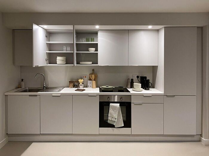 2 Bedroom Flat To Rent In Cambridge Court, SM6