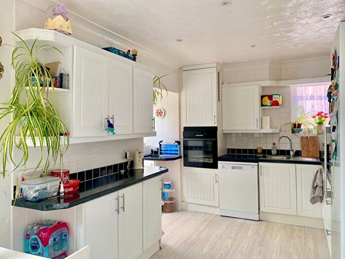 2 Bedroom Detached Bungalow For Sale In York Road, Bexhill-On-Sea, TN40