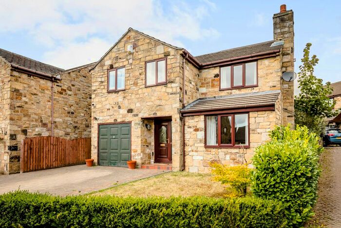 4 Bedroom Detached House To Rent In Summerfield Grove, Lepton, Huddersfield, HD8