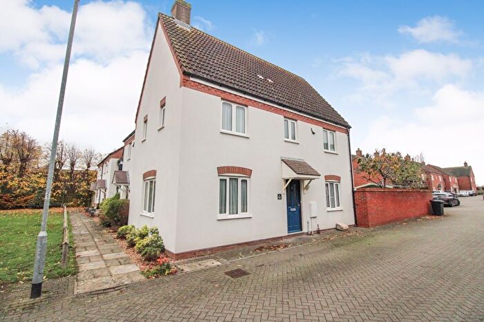 3 Bedroom End Of Terrace House To Rent In Warren Farm, Willington, MK44