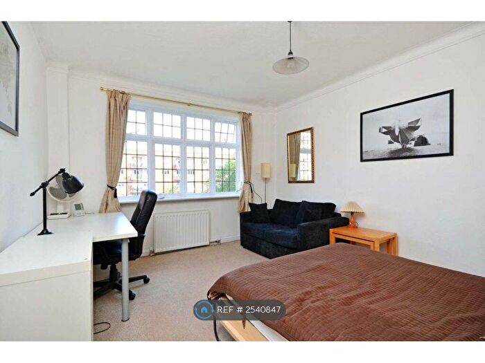 Studio To Rent In Clare Court, London, WC1H