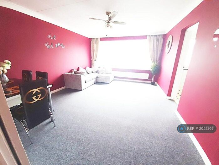 2 Bedroom Flat To Rent In Wellwood Road, Ilford, IG3