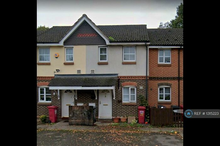 2 Bedroom Terraced House To Rent In Stranraer Gardens, Slough, SL1