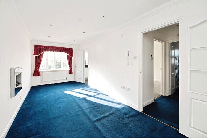 1 Bedroom Apartment For Sale In Gidea Lodge, Romford, RM2
