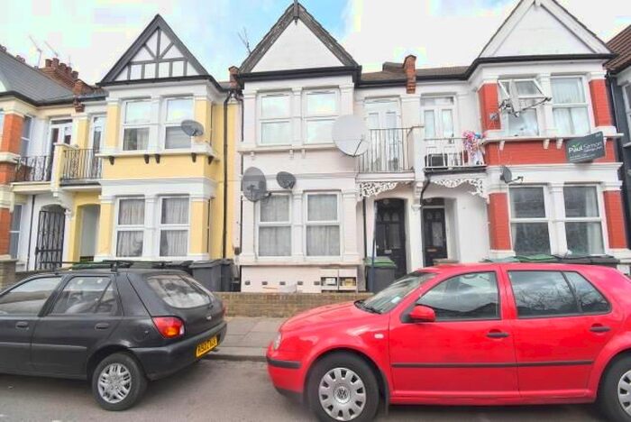 2 Bedroom Flat To Rent In St Margarets Road, Turnpike Lane N15