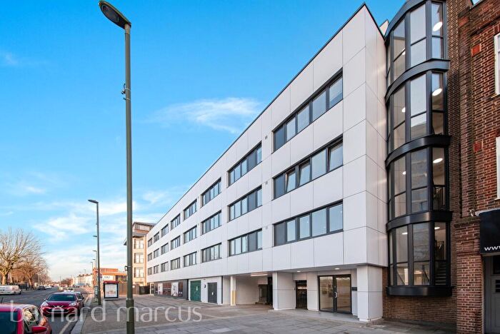 2 Bedroom Apartment To Rent In High Road, Whetstone, N20