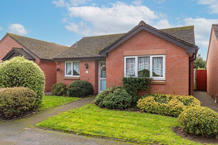 2 Bedroom Bungalow For Sale In Ashdene Gardens, Kenilworth, Warwickshire, CV8