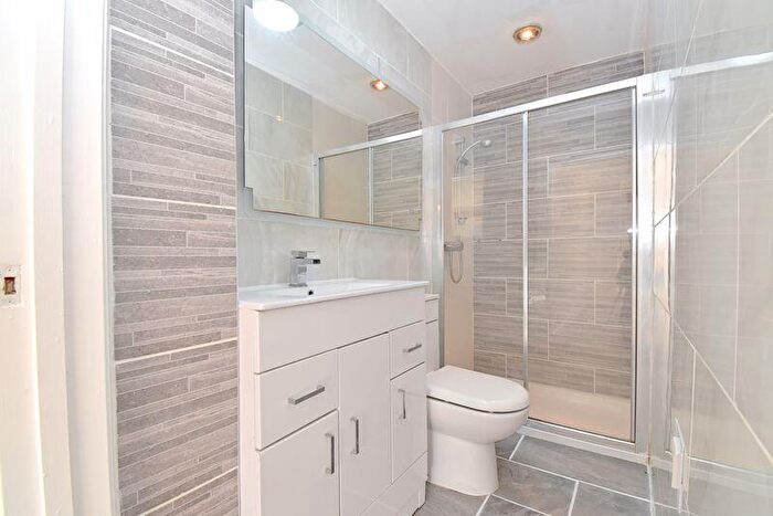 2 Bedroom Flat To Rent In Clydach, Abergavenny, NP7