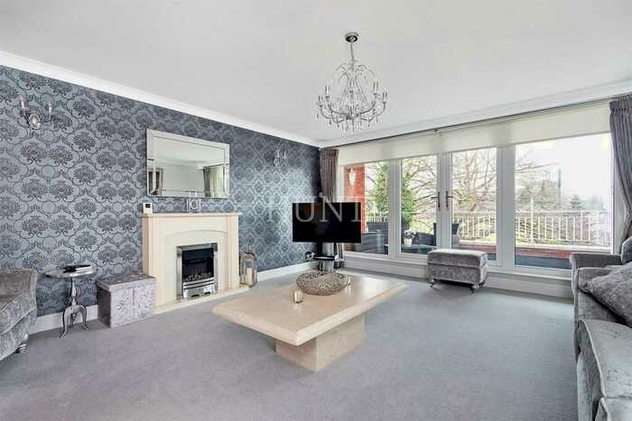 1 Bedroom Apartment To Rent In Dolphin Court, High Road, Chigwell, IG7