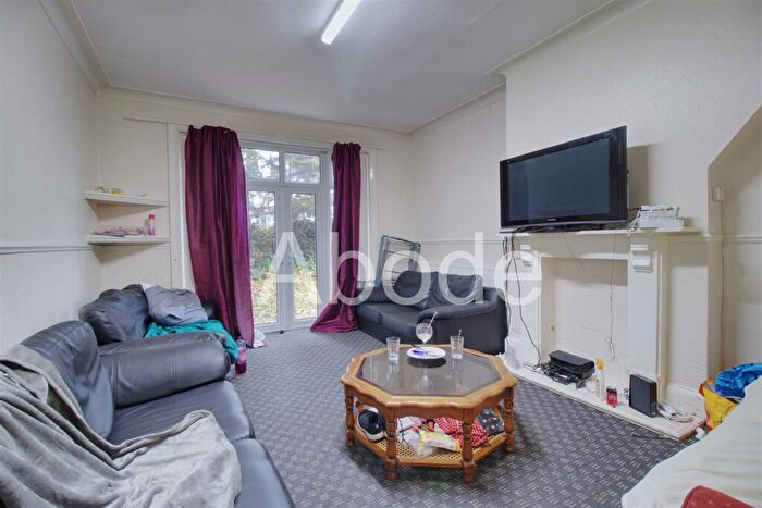 8 Bedroom House To Rent In St Michaels Villas, Headingley, Leeds, LS6